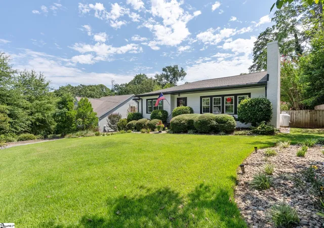 Photo 3 of Single family home for sale at 22 Wilmont Ln, Greenville, SC 29605 | MLS# 1601626 | Listing updated on 2026-09-04