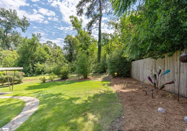 Photo 3 of Single family home for sale at 22 Wilmont Ln, Greenville, SC 29605 | MLS# 1601626 | Listing updated on 2026-09-04