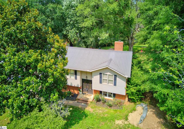 Photo 2 of Single family home for sale at 116 Winston Wy, Easley, SC 29640 | MLS# 1599923 | Listing updated on 2026-08-24