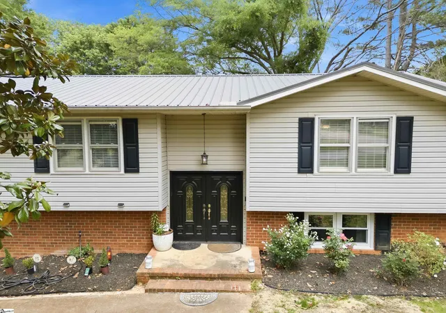 Photo 3 of Single family home for sale at 116 Winston Wy, Easley, SC 29640 | MLS# 1599923 | Listing updated on 2026-08-24