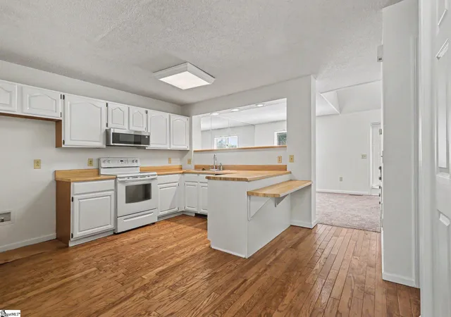 Photo 4 of Townhouse for sale at 101 Fairway Oaks Ln #Unit E, Easley, SC 29642 | MLS# 1594271 | Listing updated on 2026-09-08