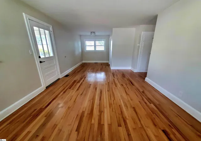 Photo 3 of Single family home for sale at 3 Dale Dr, Greenville, SC 29607 | MLS# 1601551 | Listing updated on 2026-10-22
