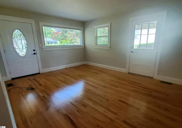 Photo 4 of Single family home for sale at 3 Dale Dr, Greenville, SC 29607 | MLS# 1601551 | Listing updated on 2026-10-22