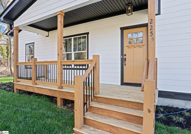 Photo 3 of Single family home for sale at 225 Cedar St, Woodruff, SC 29388 | MLS# 1601802 | Listing updated on 2026-09-18