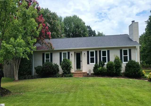 Photo 1 of Single family home for sale at 1011 Harness Trail Trail, Simpsonville, SC 29681 | MLS# 1597744 | Listing updated on 2026-10-15