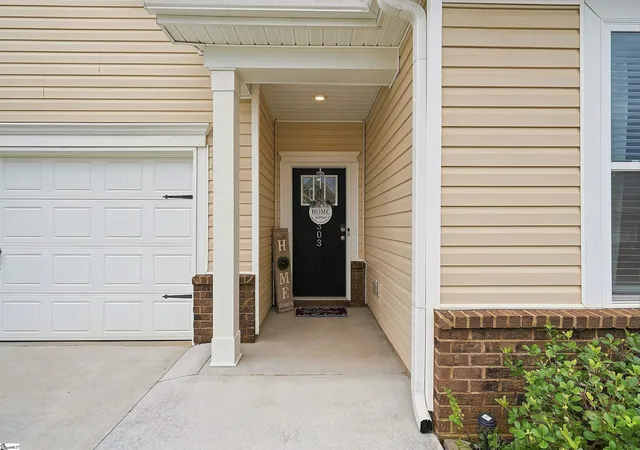 Photo 3 of Single family home for sale at 303 Pollyanna Dr, Greenville, SC 29605 | MLS# 1601666 | Listing updated on 2026-09-16