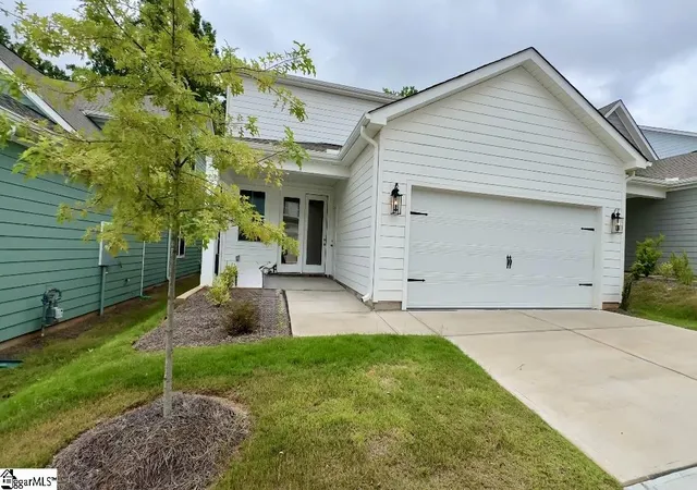 Photo 1 of Single family home for sale at 214 Nicolet Dr, Simpsonville, SC 29681 | MLS# 1552701 | Listing updated on 2026-08-31