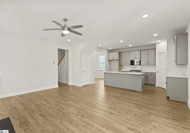 Photo 3 of Single family home for sale at 214 Nicolet Dr, Simpsonville, SC 29681 | MLS# 1552701 | Listing updated on 2026-09-28