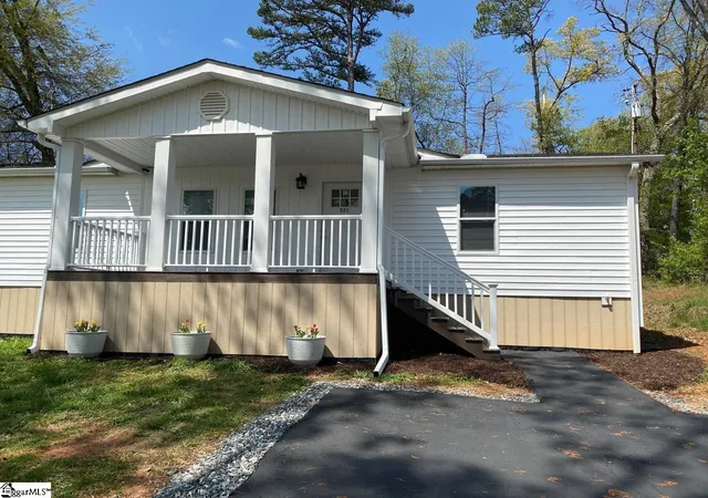Photo 2 of Manufactured home for sale at 521 Park St, Inman, SC 29349 | MLS# 1602295 | Listing updated on 2026-08-28