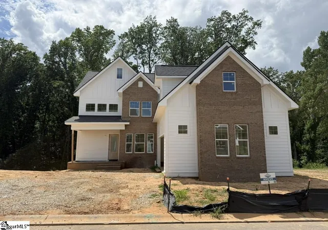 Photo 2 of Single family home for sale at 8 Carlingford Wy, Greenville, SC 29615 | MLS# 1582522 | Listing updated on 2026-09-14