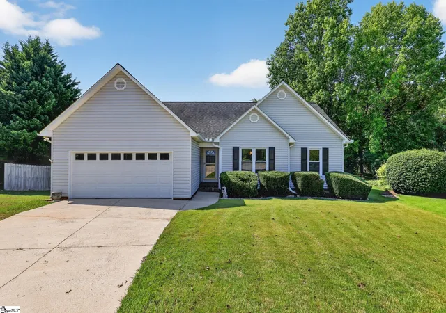 Photo 2 of Sale Pending at 6 Windjammer Ln, Greenville, SC 29617 | MLS# 1601126 | Listing updated on 2026-08-22