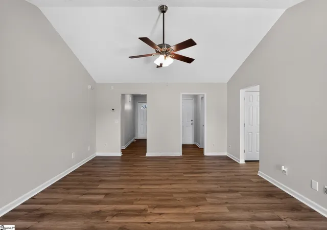 Photo 4 of Sale Pending at 6 Windjammer Ln, Greenville, SC 29617 | MLS# 1601126 | Listing updated on 2026-08-22