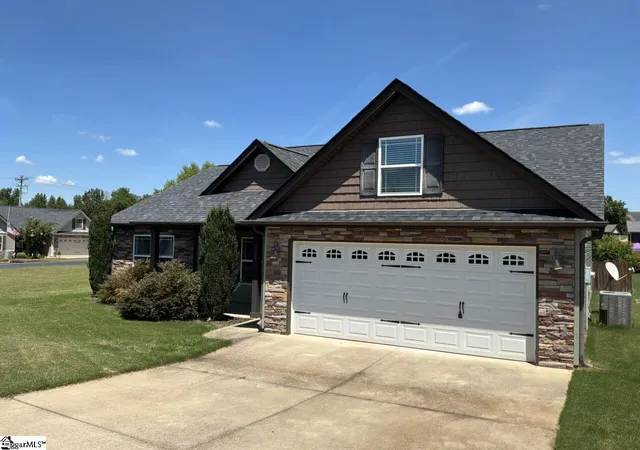 Photo 1 of Single family home for sale at 313 Gleaner Dr, Inman, SC 29349 | MLS# 1584030 | Listing updated on 2026-10-08