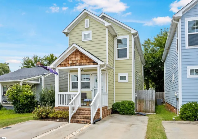 Photo 3 of Single family home for sale at 6 Chaney St, Greenville, SC 29607 | MLS# 1600551 | Listing updated on 2026-08-12