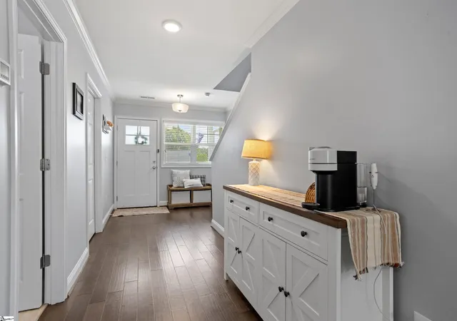 Photo 4 of Single family home for sale at 6 Chaney St, Greenville, SC 29607 | MLS# 1600551 | Listing updated on 2026-08-12