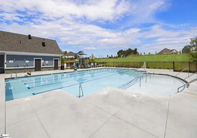 Photo 4 of Single family home for sale at 909 Valergro Dr, Anderson, SC 29621 | MLS# 1591822 | Listing updated on 2026-09-18