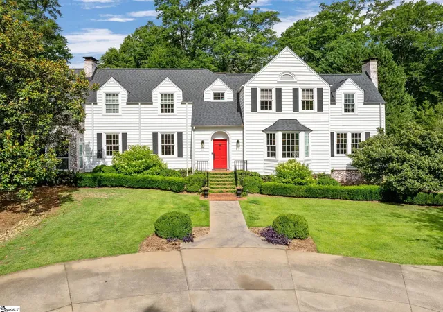 Photo 2 of Single family home for sale at 425 Mciver St, Greenville, SC 29601 | MLS# 1589913 | Listing updated on 2026-07-07