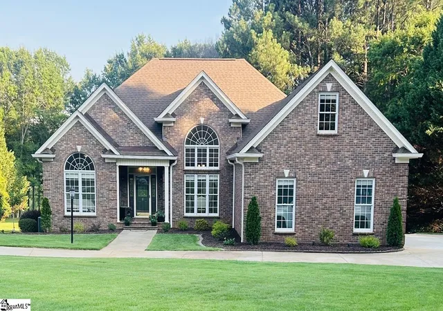 Photo 1 of Single family home for sale at 6 Lanshore Ct, Taylors, SC 29687 | MLS# 1596782 | Listing updated on 2026-08-31
