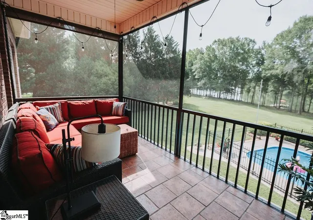 Photo 4 of Single family home for sale at 6 Lanshore Ct, Taylors, SC 29687 | MLS# 1596782 | Listing updated on 2026-08-31