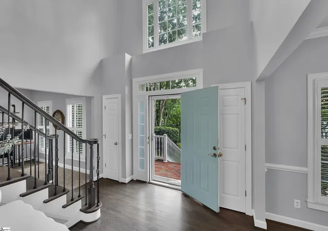 Photo 3 of Single family home for sale at 6 Clearwater Ct, Taylors, SC 29687 | MLS# 1601169 | Listing updated on 2026-10-08