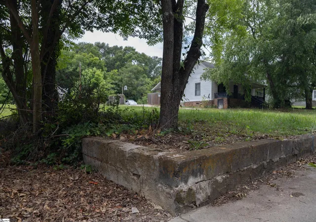 Photo 3 of Land for sale at 305 N Maple St, Simpsonville, SC 29681 | MLS# 1566731 | Listing updated on 2026-09-20