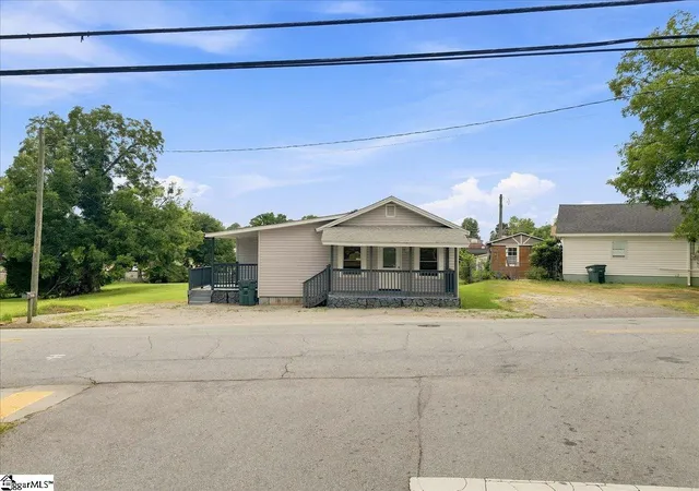 Photo 2 of Single family home for sale at 923 N Pinckney St, Union, SC 29379 | MLS# 1602398 | Listing updated on 2026-08-30