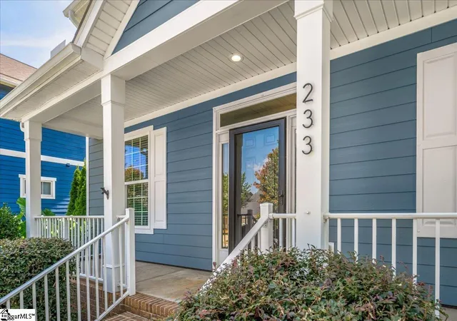 Photo 3 of Single family home for sale at 233 Fremont Dr, Simpsonville, SC 29680 | MLS# 1601549 | Listing updated on 2026-09-17