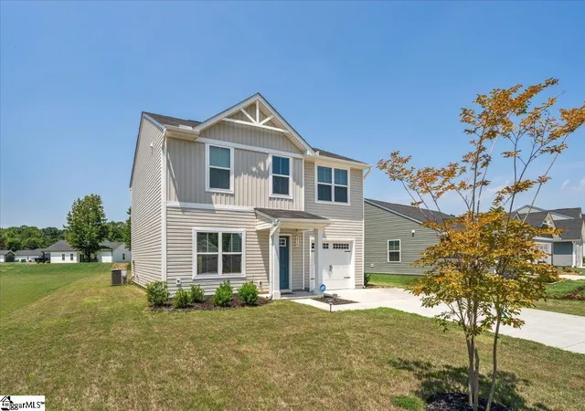 Photo 2 of Single family home for sale at 216 Highland Station Dr, Clinton, SC 29325 | MLS# 1598235 | Listing updated on 2026-09-14