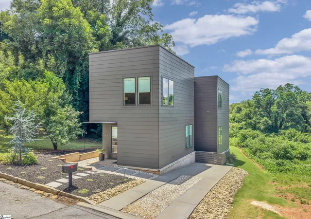 Photo 1 of Single family home for sale at 302 Hilly St, Greenville, SC 29607 | MLS# 1597166 | Listing updated on 2026-08-20