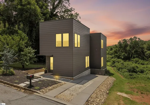 Photo 2 of Single family home for sale at 302 Hilly St, Greenville, SC 29607 | MLS# 1597166 | Listing updated on 2026-08-20