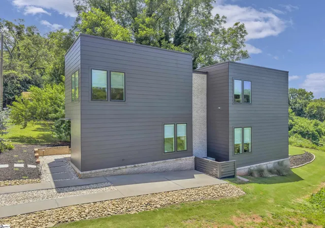 Photo 3 of Single family home for sale at 302 Hilly St, Greenville, SC 29607 | MLS# 1597166 | Listing updated on 2026-08-20