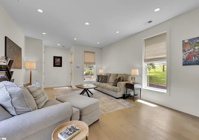 Photo 4 of Single family home for sale at 302 Hilly St, Greenville, SC 29607 | MLS# 1597166 | Listing updated on 2026-08-20
