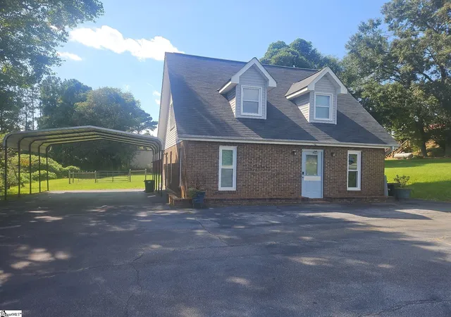 Photo 3 of Single family home for sale at 4612 Moorefield Memorial Hwy, Pickens, SC 29671 | MLS# 1564752 | Listing updated on 2026-09-21