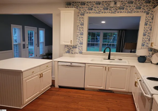 Photo 4 of Single family home for sale at 205 N Antigo Ct, Greer, SC 29650 | MLS# 1593151 | Listing updated on 2026-08-27