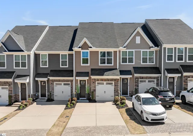 Homes for sale in Greer, SC | 130 Marthawood Ln, Greer, SC 29650 | MLS# 1585377