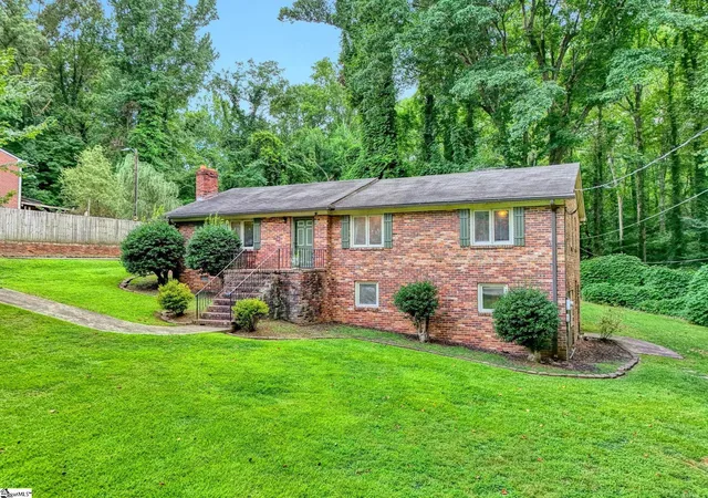 Photo 1 of Sale Pending at 7 River Oaks Dr, Greenville, SC 29611 | MLS# 1598648 | Listing updated on 2026-08-25