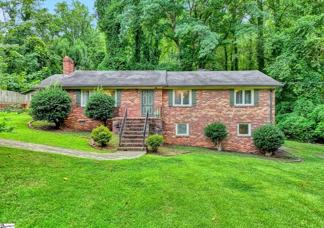 Photo 2 of Sale Pending at 7 River Oaks Dr, Greenville, SC 29611 | MLS# 1598648 | Listing updated on 2026-08-25
