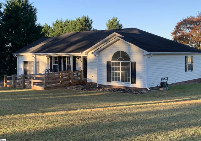 Photo 3 of Single family home for sale at 5419 Parris Bridge Rd, Boiling Springs, SC 29316 | MLS# 1589605 | Listing updated on 2026-04-29