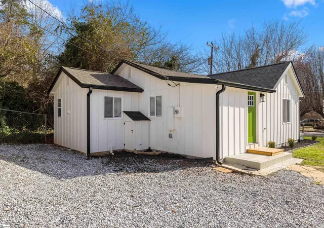 Photo 3 of House for sale at 1538 Farley Ave, Spartanburg, SC 29301 | MLS# 1597983 | Listing updated on 2026-09-16