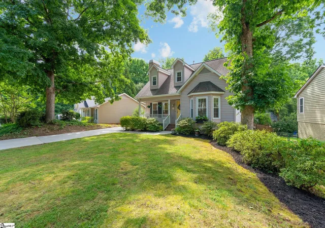 Photo 3 of Single family home for sale at 1031 Summit Dr, Greenville, SC 29609 | MLS# 1595135 | Listing updated on 2026-09-18