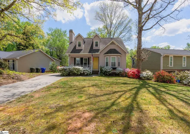 Photo 3 of Single family home for sale at 1031 Summit Dr, Greenville, SC 29609 | MLS# 1595135 | Listing updated on 2026-09-18