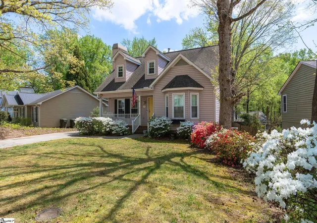 Photo 4 of Single family home for sale at 1031 Summit Dr, Greenville, SC 29609 | MLS# 1595135 | Listing updated on 2026-09-18