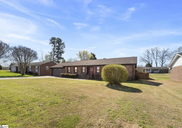 Photo 3 of Single family home for sale at 1218 Brushy Creek Rd, Taylors, SC 29687 | MLS# 1596473 | Listing updated on 2026-07-16
