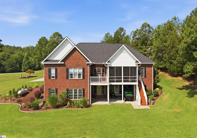 Homes for sale in Hodges, SC | 105 Coogan Bluff, Hodges, SC 29653 | MLS# 1597231