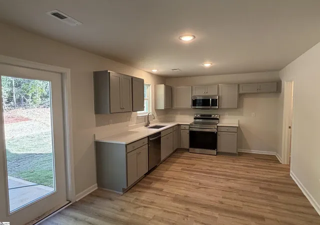 Photo 4 of Single family home for sale at 218 Hamilton St, Easley, SC 29640 | MLS# 1601837 | Listing updated on 2026-08-25