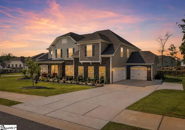 Photo 2 of Single family home for sale at 208 Isleview Pl, Greer, SC 29651 | MLS# 1596615 | Listing updated on 2026-10-05