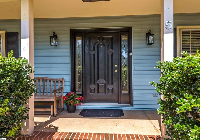 Photo 4 of Single family home for sale at 5 Hanson Ct, Greenville, SC 29615 | MLS# 1600930 | Listing updated on 2026-09-10