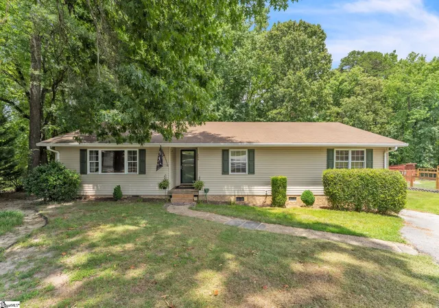Homes for sale in Taylors, SC | 204 Collinwood Ln, Taylors, SC 29687 | MLS# 1597310
