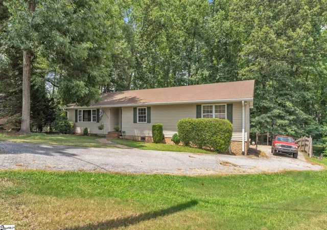 Homes for sale in Taylors, SC | 204 Collinwood Ln, Taylors, SC 29687 | MLS# 1597310