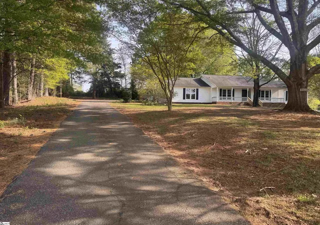 Photo 4 of Single family home for sale at 385 Wall St, Campobello, SC 29322 | MLS# 1590977 | Listing updated on 2026-07-30